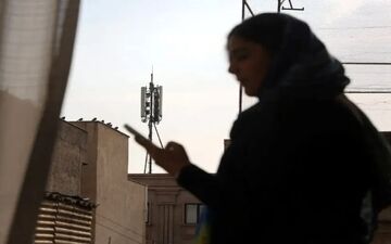خاموشی شبکه، سقوط استقلال؛ چرا زنان بازندگان اصلی قطعی اینترنت هستند؟