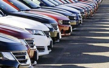 این‌گونه خودروهای وارداتی ۲۰ هزار دلاری، ۶۰ هزار دلار شد! / انتقاد تند یک کارشناس: خودروهای وارداتی را برای قشر متوسط جامعه آوردید یا مرفه؟