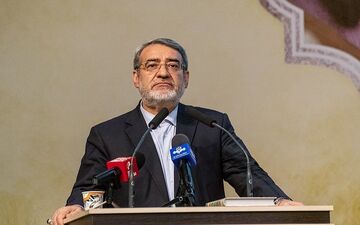 وزیر کشور در مشهد: افزایش اختیارات استانی در دستور کار دولت قرار دارد