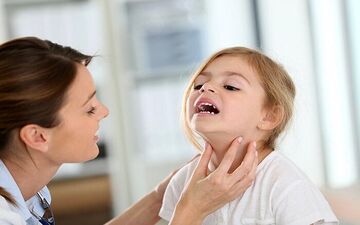 
گلودرد استرپتوکوکی  چیست؟ | علائم «گلودرد استرپتوکوکی» در کودکان