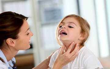 
گلودرد استرپتوکوکی  چیست؟ | علائم «گلودرد استرپتوکوکی» در کودکان