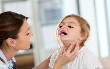 
گلودرد استرپتوکوکی  چیست؟ | علائم «گلودرد استرپتوکوکی» در کودکان