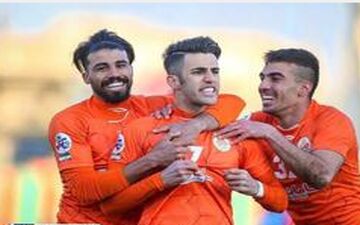 پیشنهاد باشگاه استقلال به من هم جدی است/ بحث ما فعلا ادامه دارد