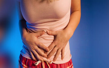 قاعدگی دردناک یا دیسمنوره چیست؟علل و علائم قاعدگی دردناک را بدانید