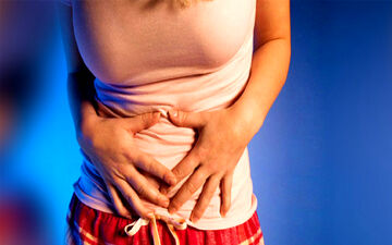 قاعدگی دردناک یا دیسمنوره چیست؟علل و علائم قاعدگی دردناک را بدانید