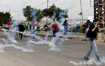  زخمی شدن ده‌ها فلسطینی در حمله اشغالگران صهیونیست 