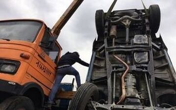 واژگون شدن نیسان در بزرگراه مدرس 