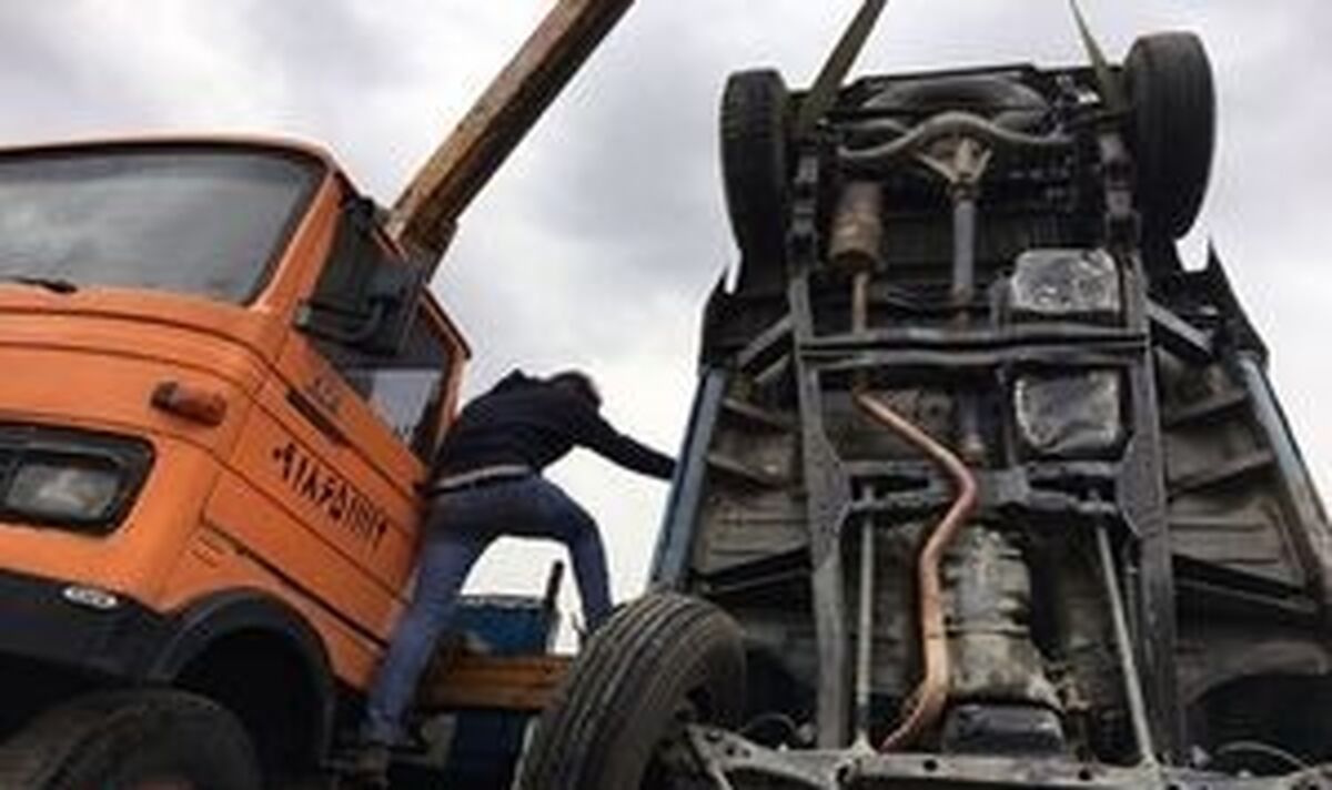 واژگون شدن نیسان در بزرگراه مدرس 