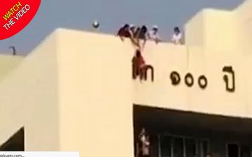 لحظه وحشتناک آویزان شدن کودک از سقف بیمارستان! +فیلم 
