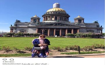 لیلا برخورداری در مقابل کلیسای اسحاق سن پطرزبورگ (عکس)