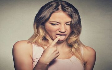 علت تلخی دهان و ترفندهایی برای برطرف کردن آن