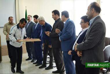 تجلیل از کارگران خدماتی و کارکنان فضای سبز شهرداری در فرهنگسرای گل‌نرگس