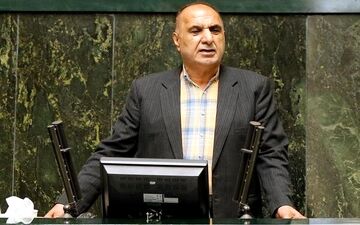 
بیاتی: درآمد مردم با هزینه‌های زندگی همخوانی ندارد

