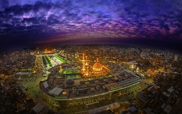 حال و هوای بین الحرمین در مراسم تعویض پرچم حرم امام حسین (ع) علیه السلام + ویدئو