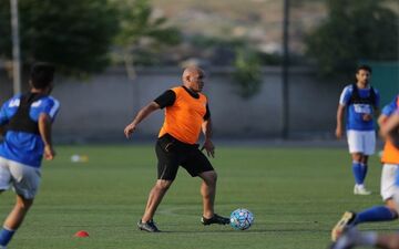 حضور جباری در تمرینات گروهی و بارش شدید باران 