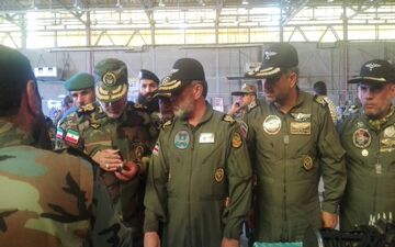 بازدید فرماندهان نیروی زمینی ارتش و هوانیروز از نمایشگاه دستاوردهای هوانیروز کرمانشاه به روایت تصویر