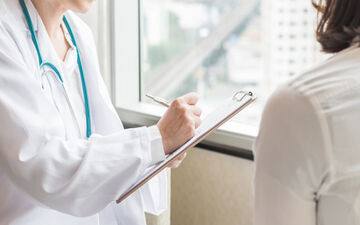 علت خارش واژن با ترشحات سفید رنگ| درمان خانگی عفونت پنیری واژن 
