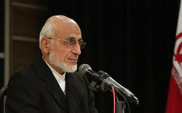 برخی مسئولان با آمارسازی مردم را فریب می‌دهند 