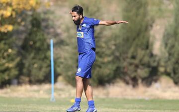 بازیکن مغموم آبی‌ها در راه سیرجان