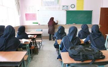 
بی توجهی به معیشت فرهنگیان، جامعه را متزلزل می کند+فیلم