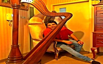 صندلی عجیب و غریب بازیگر مشهور + عکس