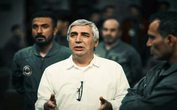  بوسه قاسم سلیمانی بر پیشانی حاتمی‌کیا+عکس 