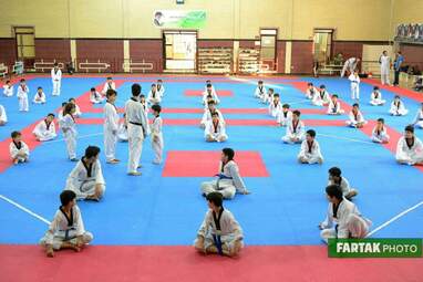تمرینات تکواندوکاران نونهال و نوجوان دسته استاد پژمان ناصری  در  خانه تکواندو کرمانشاه