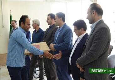 تجلیل از کارگران خدماتی و کارکنان فضای سبز شهرداری در فرهنگسرای گل‌نرگس