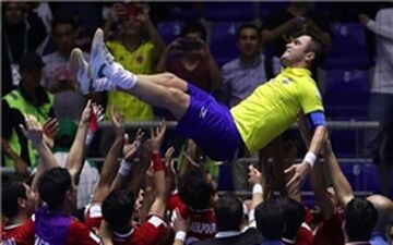وحید شمسایی رکورددار جهان باقی ماند!