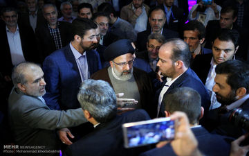 معلمان نباید به فکر شغل دوم باشند/ دوره حرف درمانى تمام شده و باید عمل کرد