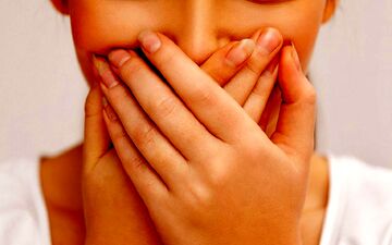 آگاهی از دلایل عجیب بوی بد دهان