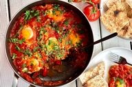 طرز تهیه شاک شوکای مدیترانه‌ ای؛ املت خوشمزه و رنگارنگ