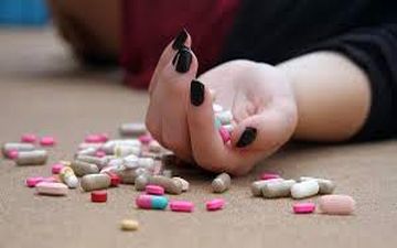 پلیس ناجی دختر جوان از خودکشی 