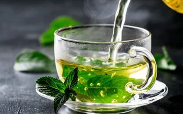 شب‌ها قبل از خواب چای بنوشیم خوب است یا نه؟

