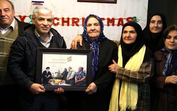دیدار هنرمندان بسیجی از خانواده شهید روبرت لازار