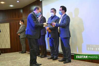 اهدا احکام مدیرکل، اعضای شورهای، مدیران کل و معاونان مرکز گسترش سازمان مقاومتی استان کرمانشاه