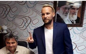 راهکار عجیب و غریب برای پوشاندن خالکوبی یک فوتبالیست در ایران +عکس