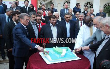 گزارش تصویری از برش کیک صلح و دوستی با حضور سفرای کشورهای خارجی مقیم تهران
