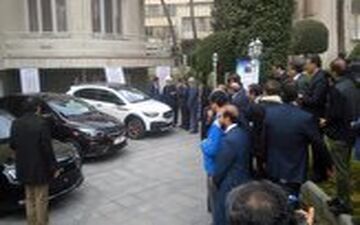 روحانی و جهانگیری پشت فرمان خودروی جدید ایرانی