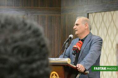  نشست هم‌اندیشی تورلیدرها برای جذب گردشگر  در سالن آناهیتا هتل پارسیان کرمانشاه 