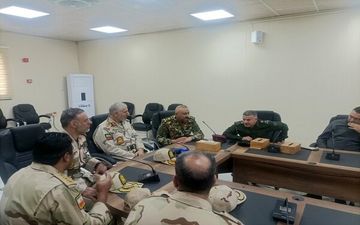 دیدار فرمانده مرزبانی فراجا با مسئولین پایانه مرزی زرباطیه عراق