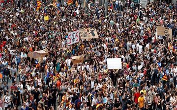 اعتصاب همگانی مردم بارسلونا