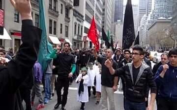حرکت دسته عزاداران حسینی در خیابان‌های نیویورک+فیلم