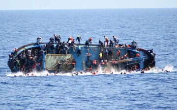 حادثه مرگبار برای مهاجران در مدیترانه؛ واژگونی قایق‌ها در سواحل لیبی چندین قربانی گرفت