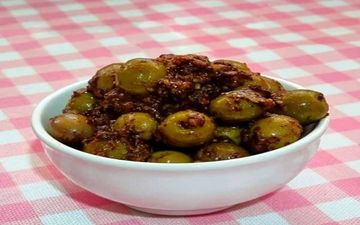 طرز درست کردن زیتون پرورده به روش رستورانی | با این روش یک زیتون پرورده عالی درست کن