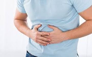 نفخ و دل‌درد مزمن را جدی بگیرید؛ شاید هشدار قلبی باشند