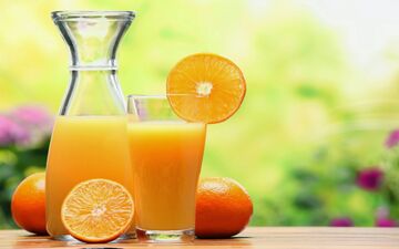 9 دلیل برای نوشیدن آب پرتقال