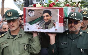 پیکر دانشجوی شهید امیرحسین قربانی بهابادی در گلزار شهدای بهاباد به خاک سپرده شد