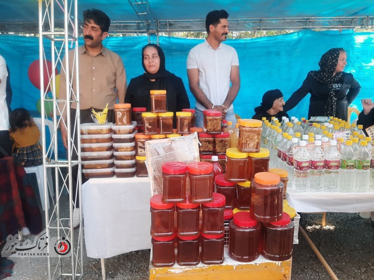  اولین جشنواره "بادام و عسل" در بیلوار کرمانشاه برگزار شد
