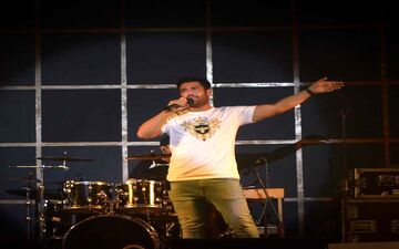 عکسی عجیب از کنسرت محمد رضا گلزار در خرم آباد +عکس